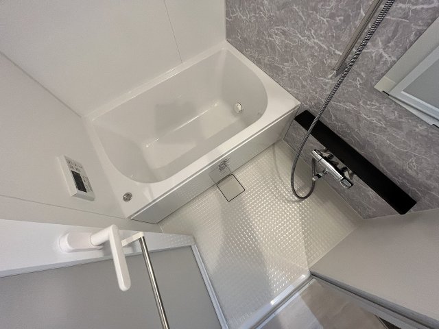 バス・シャワールーム　コンパクトで使いやすいお風呂です