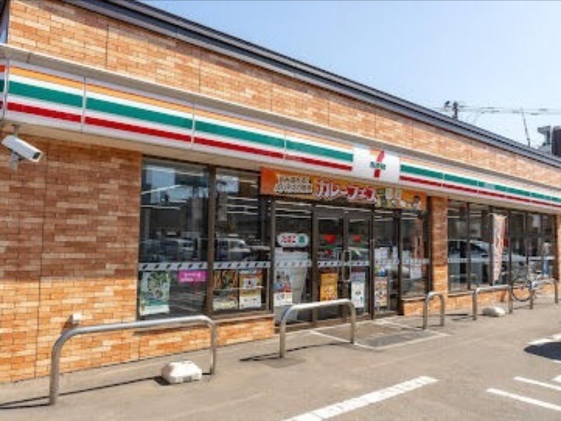 コンビニ　セブンイレブン札幌北8条東5丁目店（コンビニ）まで135m