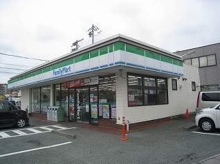 コンビニ　ファミリーマート（コンビニ）まで765m