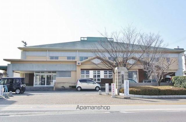 小学校　徳島市富田小学校（小学校）まで608m
