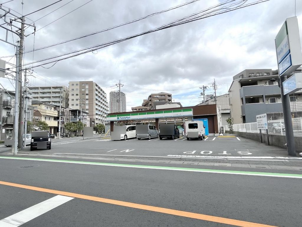 コンビニ　ファミリーマートさいたま沼影二丁目店（コンビニ）まで210m