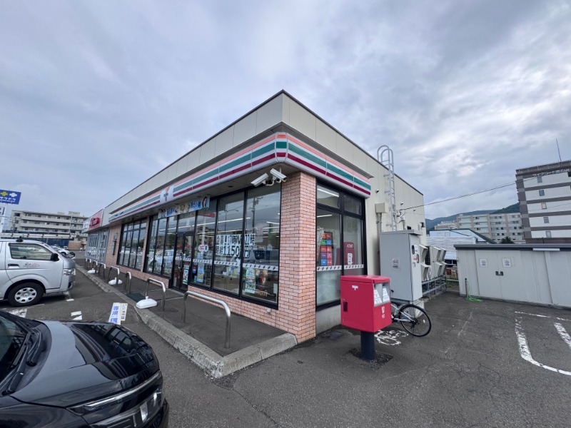 コンビニ　セブンイレブン札幌西宮の沢4条店（コンビニ）まで662m