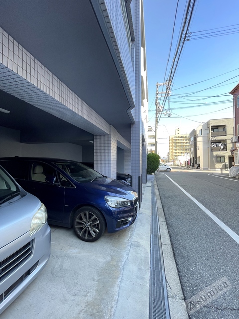 駐車場　ラクラク。敷地内駐車場です。