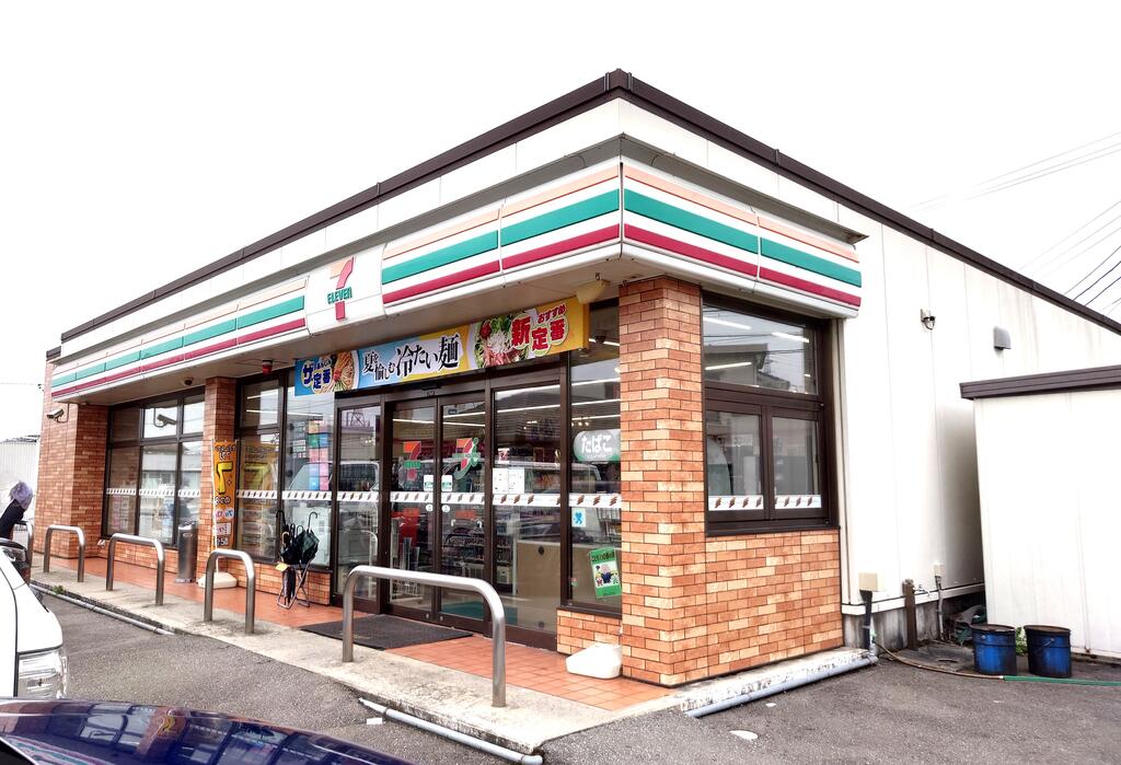 コンビニ　セブンイレブン富山中川原店（コンビニ）まで351m