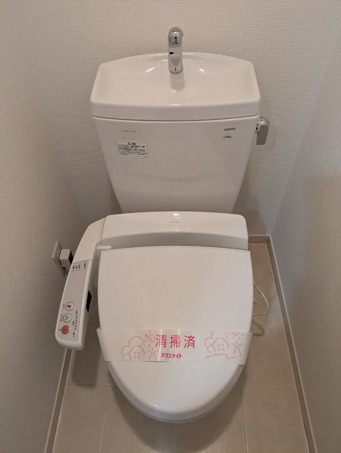 トイレ　★トイレは嬉しい洗浄機能付き便座です♪★