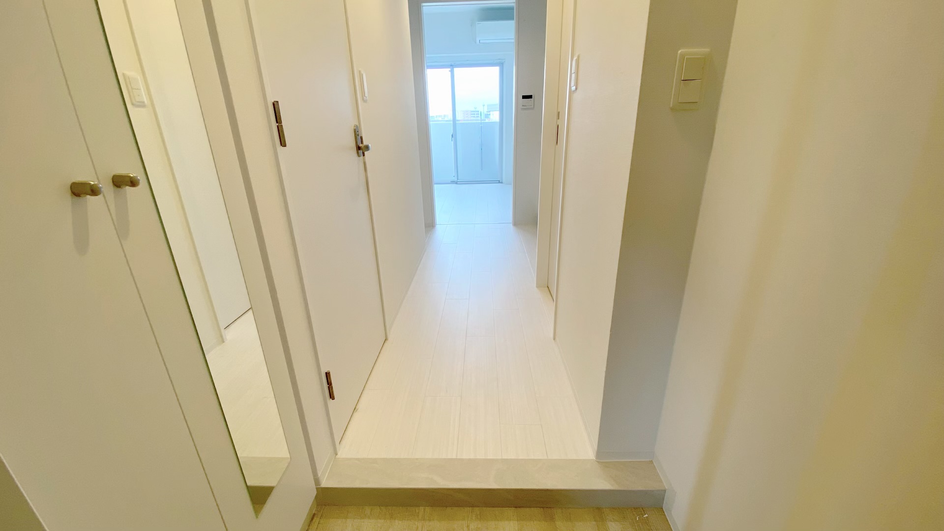 玄関　駐輪場