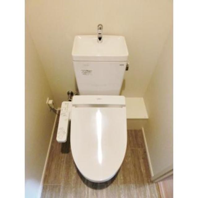 トイレ　※写真は同タイプ住戸です。