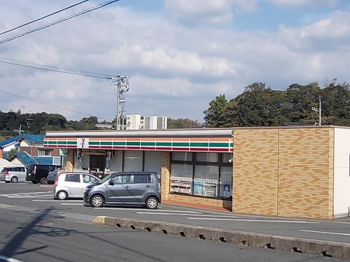 コンビニ　セブンイレブン（コンビニ）まで500m