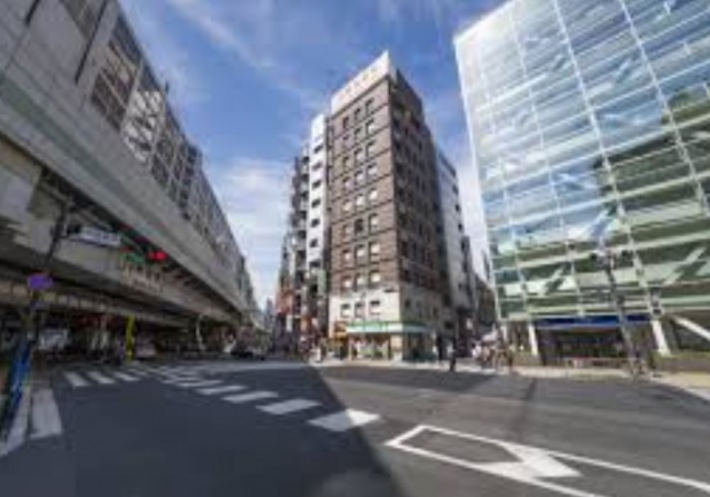 ドラックストア　ファミリーマート＋薬ヒグチ淡路町店（ドラッグストア）まで404m