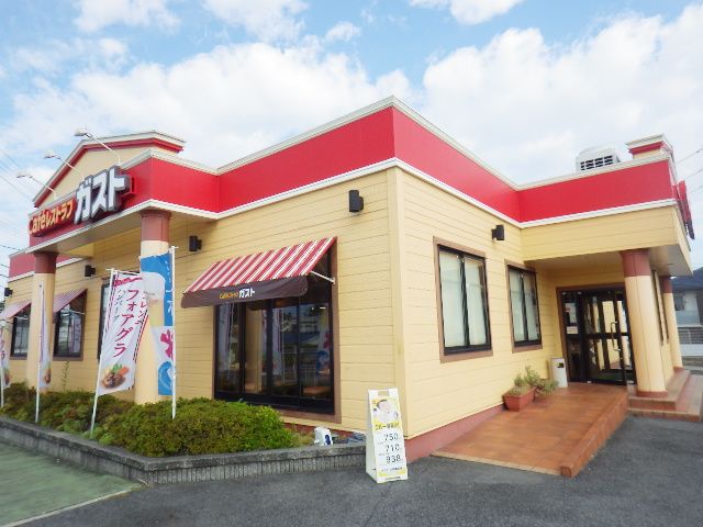 飲食店　ガスト 大和高田店(から好し取扱店)（飲食店）まで740m
