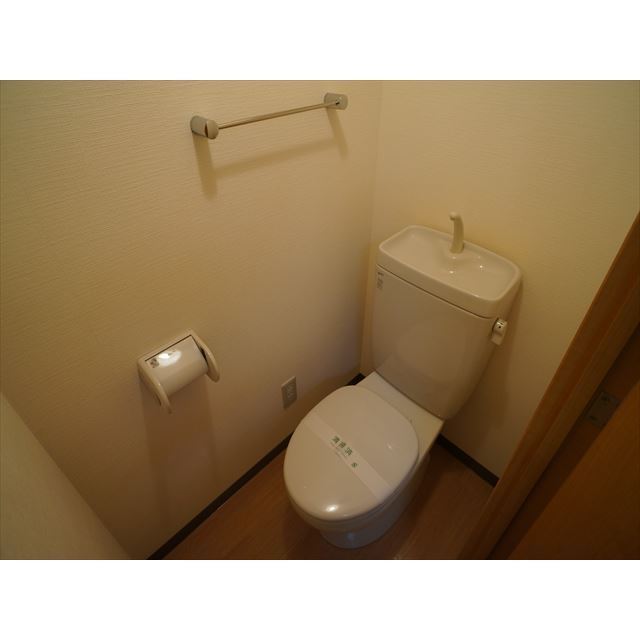 トイレ　※以前の修繕内容のお部屋です※