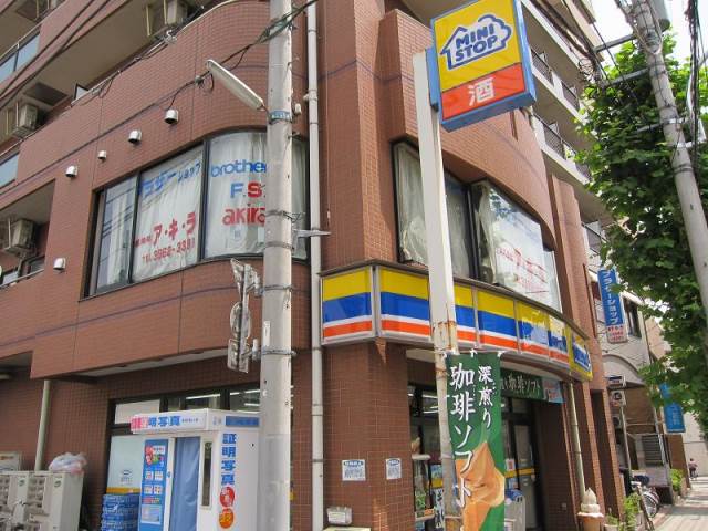 コンビニ　ミニストップ板橋本町駅前店（コンビニ）まで270m