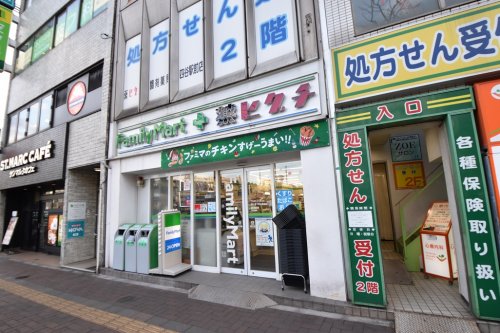 コンビニ　ファミリーマート 薬ヒグチ四谷駅前店（コンビニ）まで706m