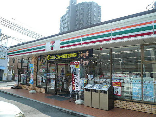 コンビニ　セブンイレブン廿日市本町店（コンビニ）まで220m