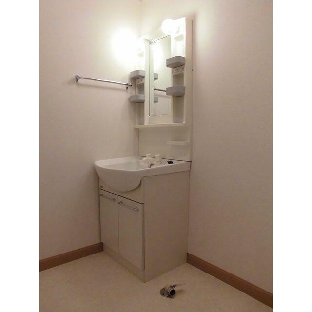 洗面設備　※同仕様写真含む