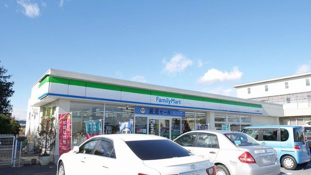 コンビニ　ファミリーマートさくら馬場店（コンビニ）まで1500m