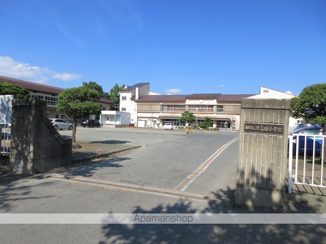 小学校　津志田小学校（小学校）まで494m