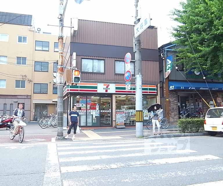 コンビニ　セブンイレブン（コンビニ）まで180m