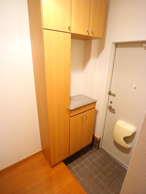 玄関　※写真は同型シリーズです。