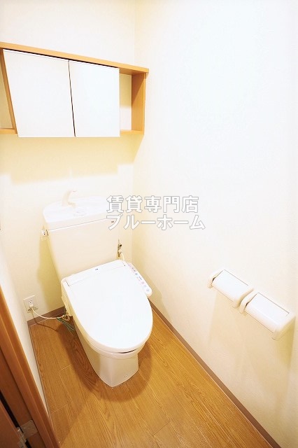 トイレ　収納のあるトイレスペース！