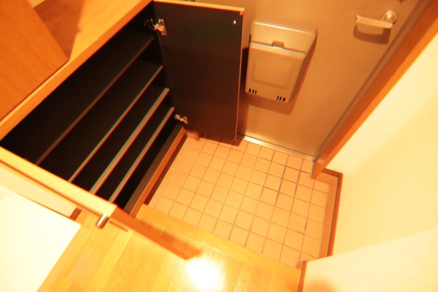 玄関　※別室の参考写真の為、現況優先です。