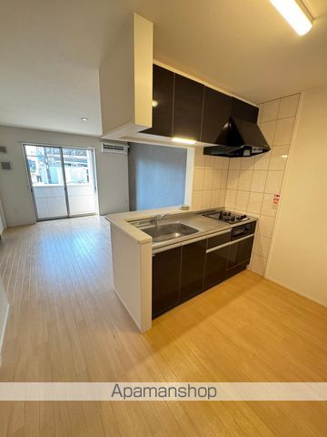 ロングアイランドヒルズマンションIIの居間写真