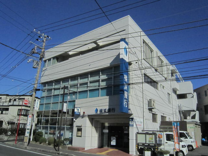 銀行　横浜銀行　片瀬支店（銀行）まで700m