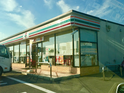 コンビニ　セブンイレブン岡山古新田店（コンビニ）まで304m