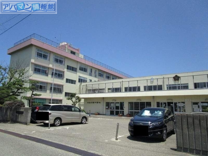 中学校　新潟市立坂井輪中学校（中学校）まで865m