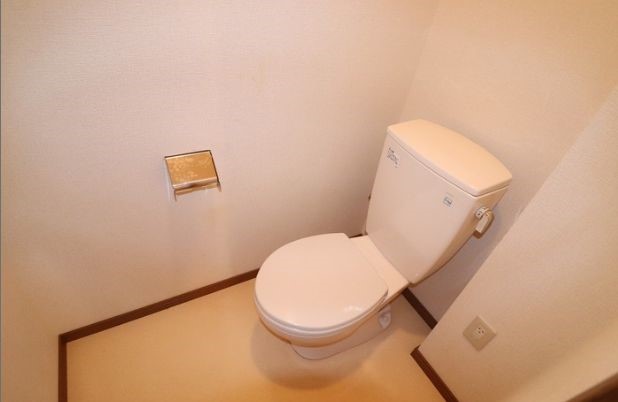 トイレ　※別号室の写真。現状優先。