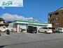 コンビニ　ファミリーマート嬉野中川新町店（コンビニ）まで284m