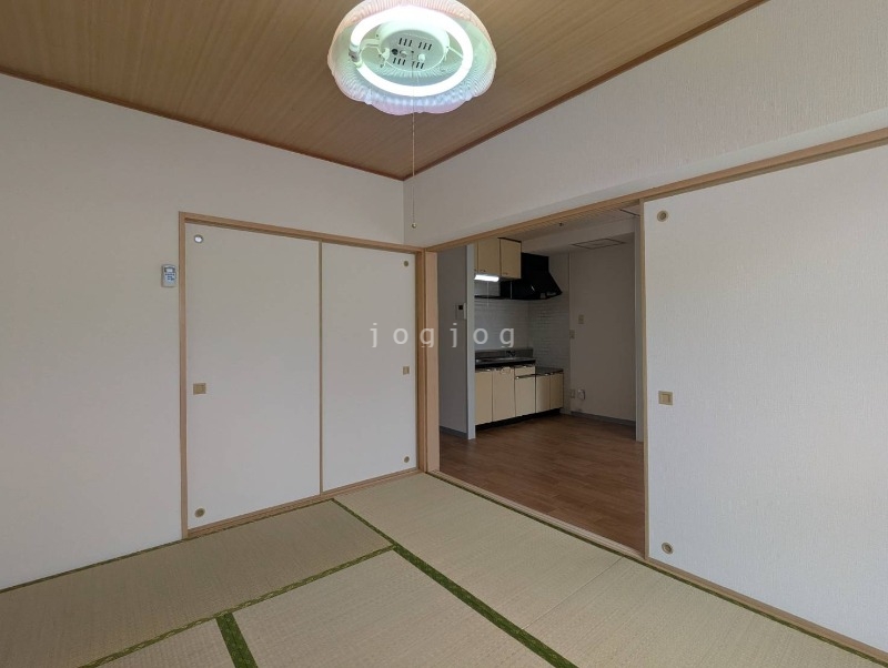 その他部屋・スペース　広々とした和室がございます。