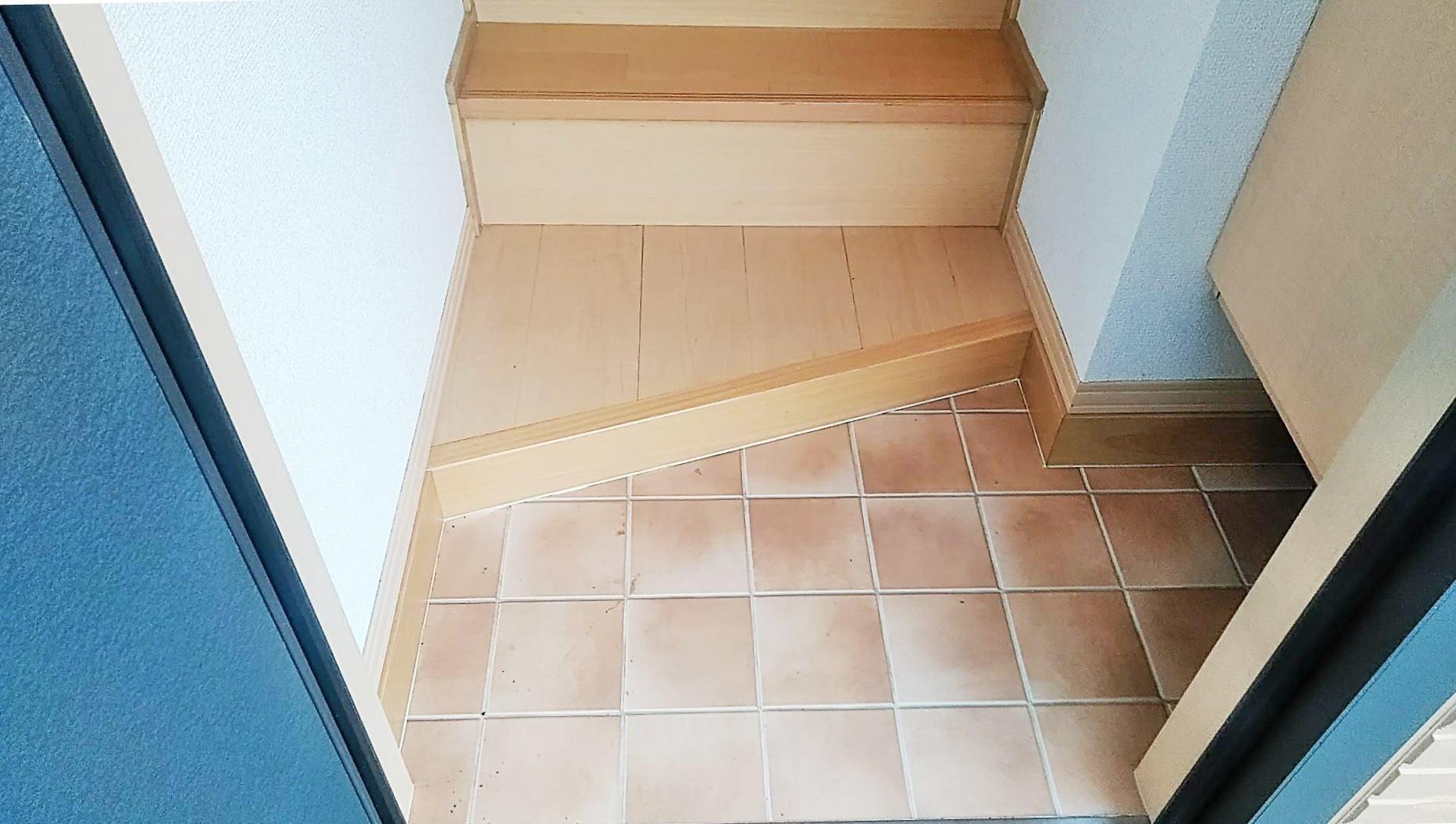 ラスティックIIIの玄関写真