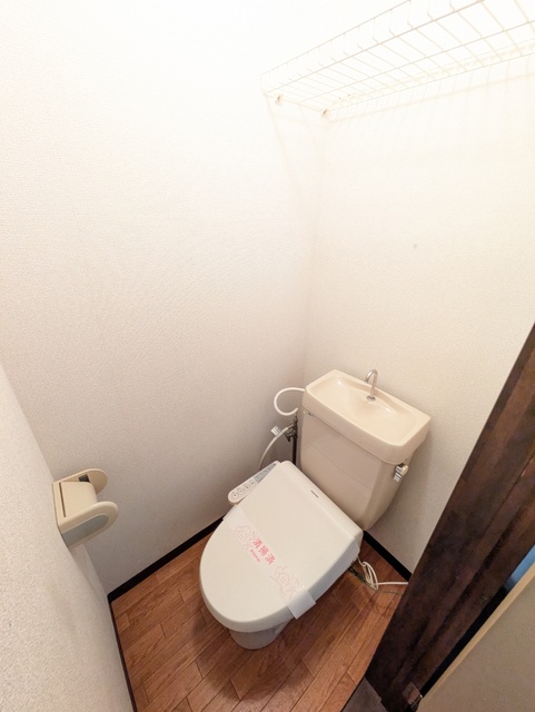 トイレ　★★トイレは嬉しい洗浄機能付き便座です♪★★