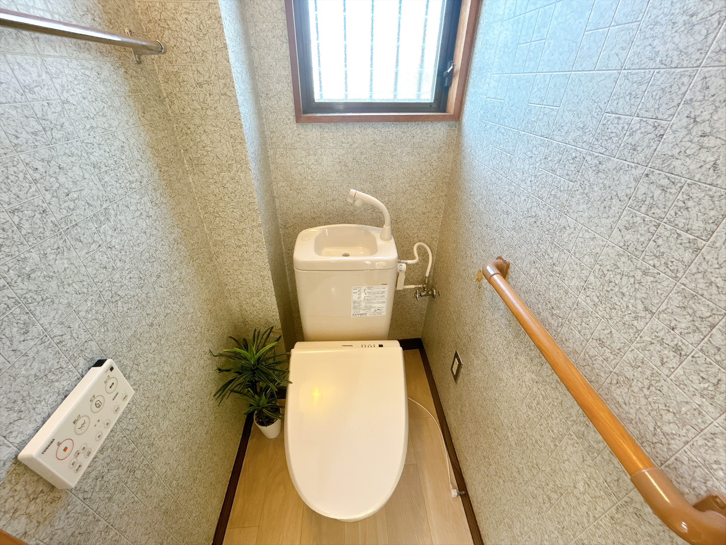 水間鉄道 三ケ山口駅 徒歩6分 3階建 築36年のトイレ写真