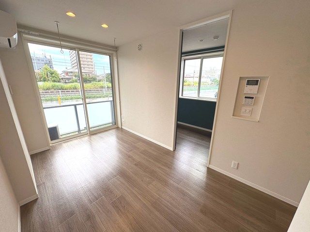 ＪＲ内房線 八幡宿駅 徒歩4分 3階建 築1年の居間写真