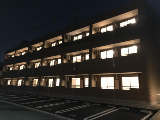 建物外観　外観写真（夜）