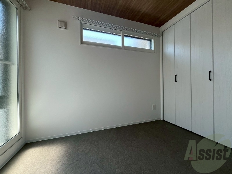 その他部屋・スペース　こちらのお部屋は光が差し込む、温かみのあるお部屋です。