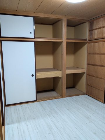 収納　洋室4.5帖のお部屋に大容量の収納スペースです。