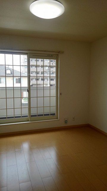 アクティフ長府IIの居間写真