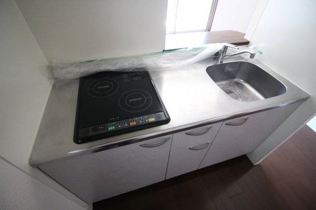 キッチン　この写真は同マンションの別のお部屋のものです