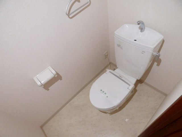 トイレ　この写真は同マンションの別のお部屋のものです