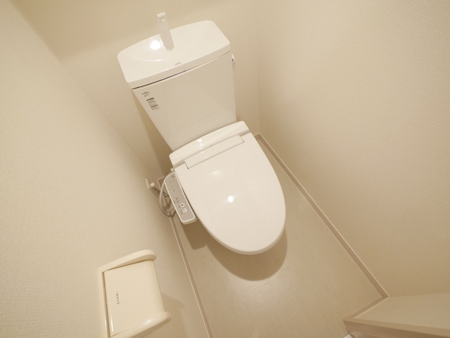 トイレ　★温水洗浄便座付きのトイレ写真です★