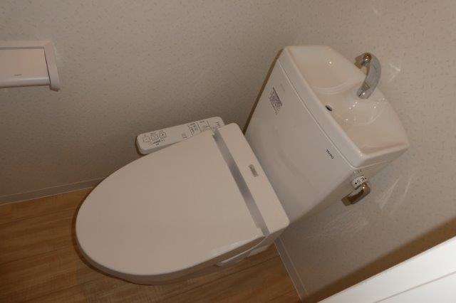 ＪＲ山陽本線 倉敷駅 徒歩16分 10階建 築9年のトイレ写真