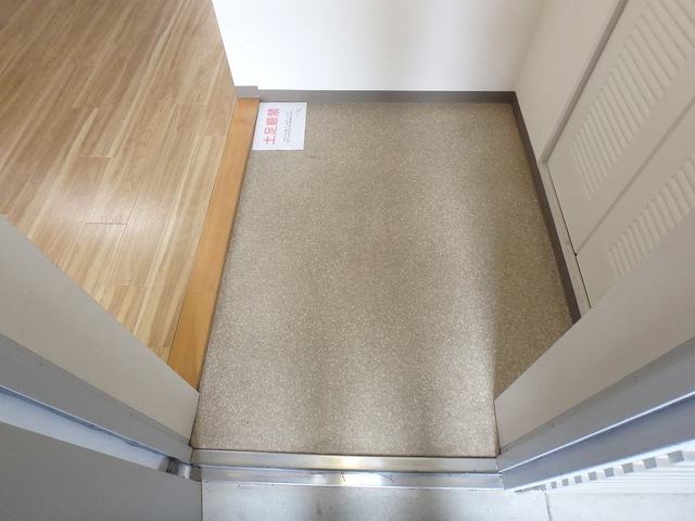藤井住宅の玄関写真