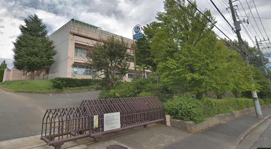 中学校　横浜市立中川西中学校（中学校）まで1192m
