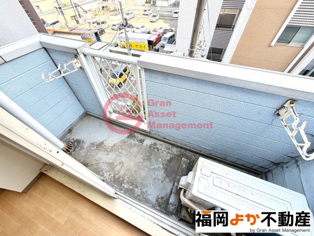 バルコニー　陽当たり良好なバルコニーです