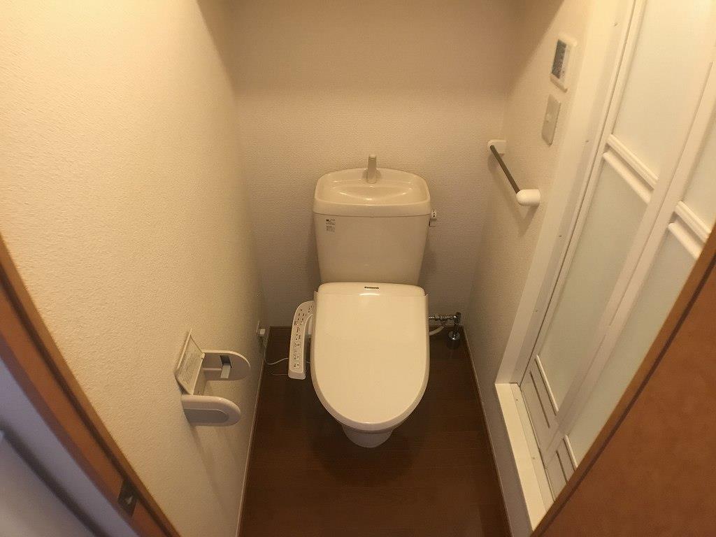 レオパレスシャンテのトイレ写真