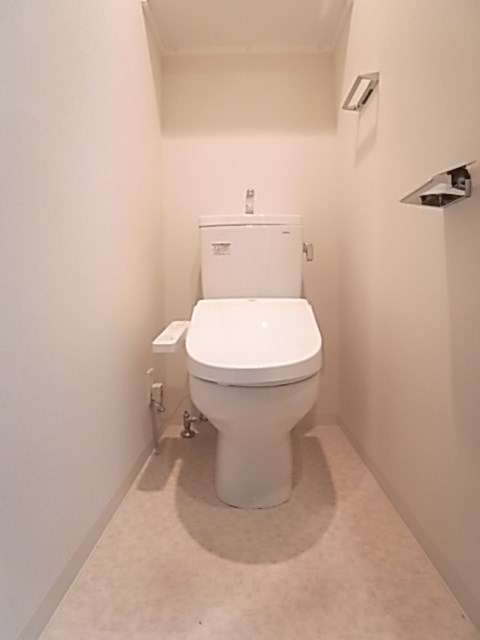 プレサンスジェネ新神戸ステーションフロントのトイレ写真