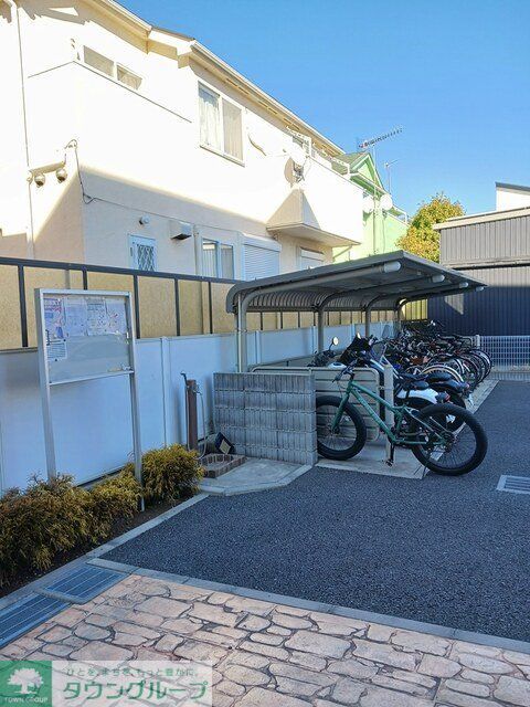 ＪＲ東海道本線 平塚駅 バス乗車時間：25分 最寄りバス停で下車 徒歩5分 3階建 築8年の外観写真